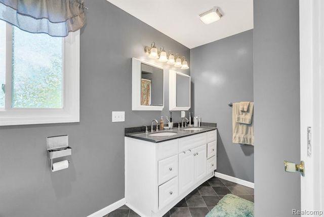 3176 Yorkshire Drive, Port Huron, MI 48060