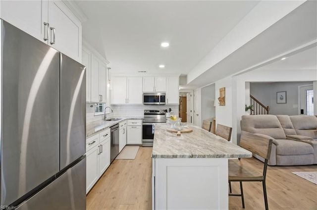 10 Locust RN, Poquoson, VA 23662