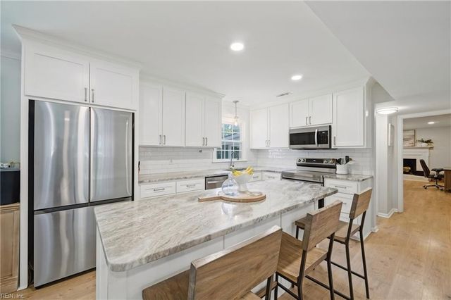 10 Locust RN, Poquoson, VA 23662