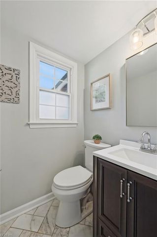 10 Locust RN, Poquoson, VA 23662