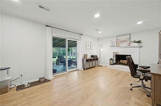 10 Locust RN, Poquoson, VA 23662