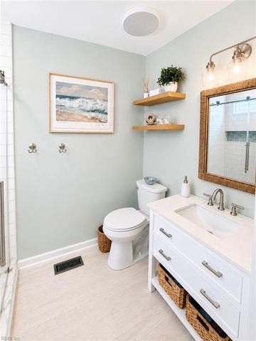 10 Locust RN, Poquoson, VA 23662
