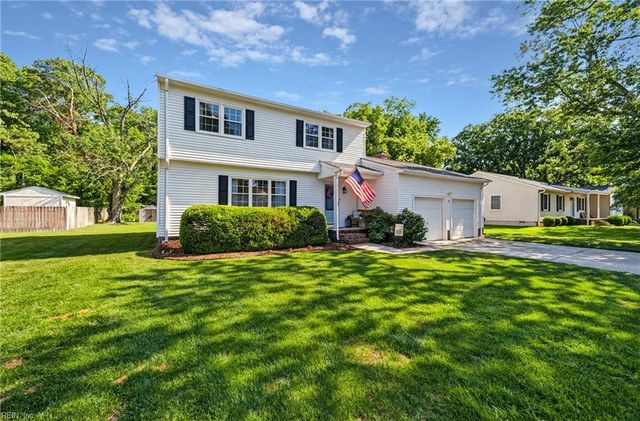 10 Locust RN, Poquoson, VA 23662