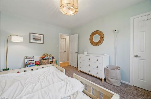 10 Locust RN, Poquoson, VA 23662
