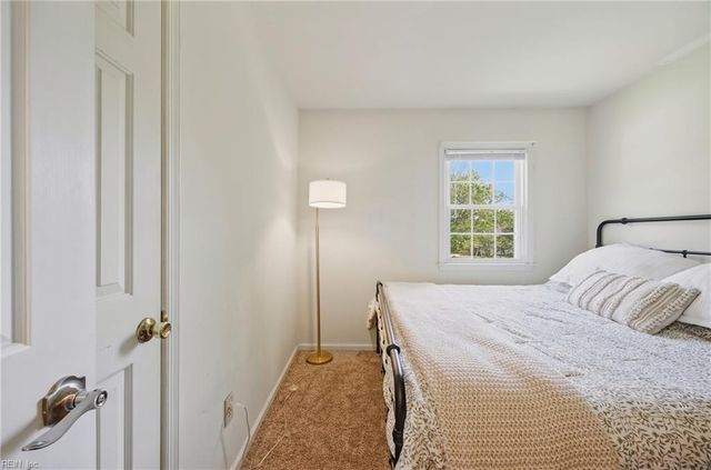 10 Locust RN, Poquoson, VA 23662