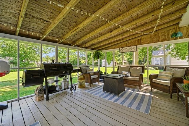 10 Locust RN, Poquoson, VA 23662