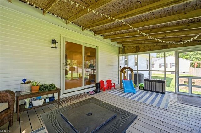 10 Locust RN, Poquoson, VA 23662