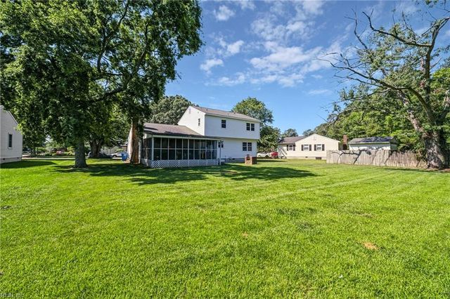 10 Locust RN, Poquoson, VA 23662
