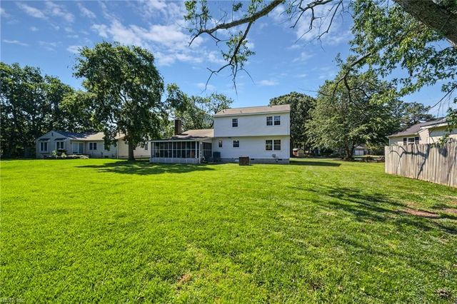 10 Locust RN, Poquoson, VA 23662