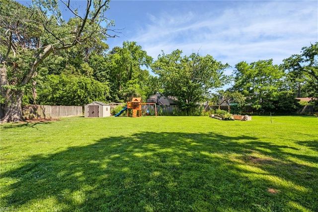 10 Locust RN, Poquoson, VA 23662