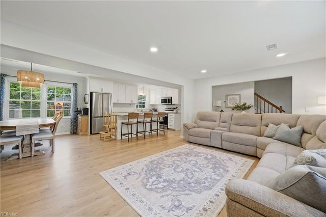 10 Locust RN, Poquoson, VA 23662