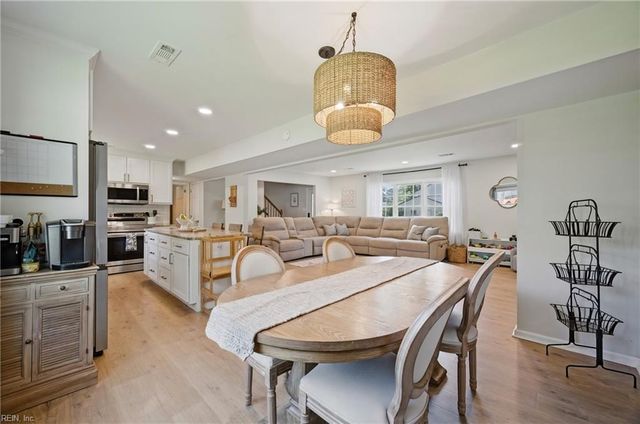 10 Locust RN, Poquoson, VA 23662