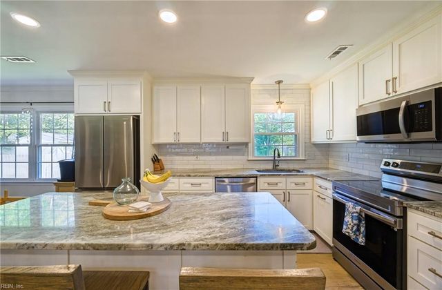 10 Locust RN, Poquoson, VA 23662