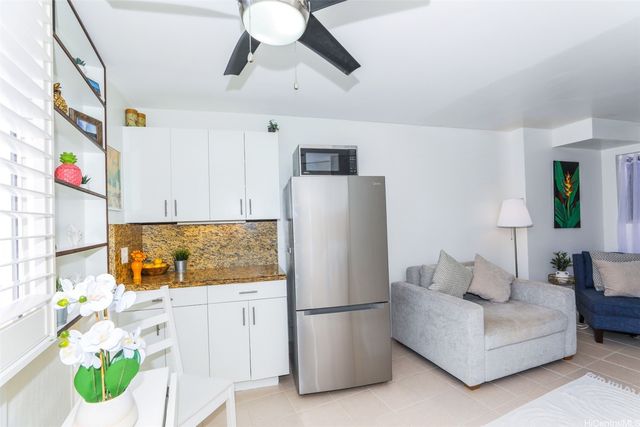 1139 9th Avenue 202, Honolulu, HI 96816