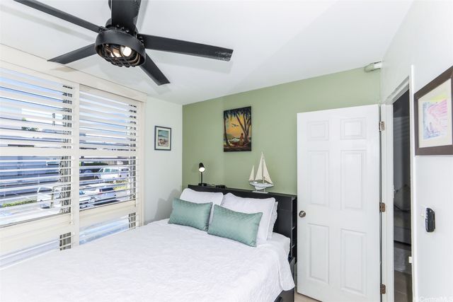 1139 9th Avenue 202, Honolulu, HI 96816