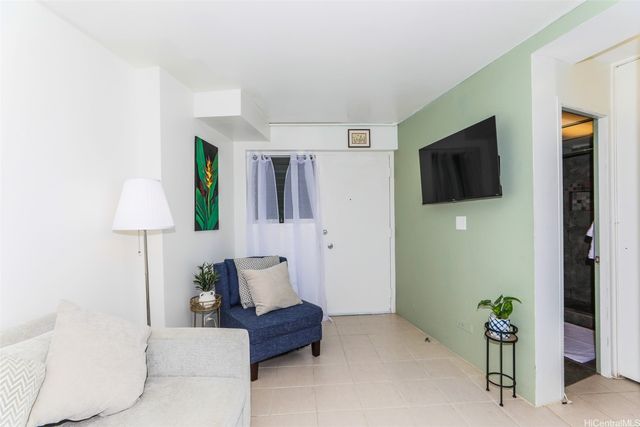 1139 9th Avenue 202, Honolulu, HI 96816