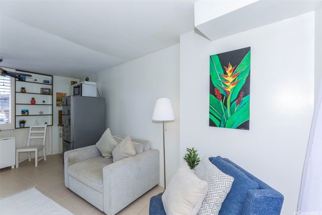 1139 9th Avenue 202, Honolulu, HI 96816