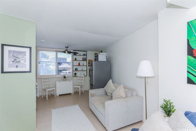 1139 9th Avenue 202, Honolulu, HI 96816
