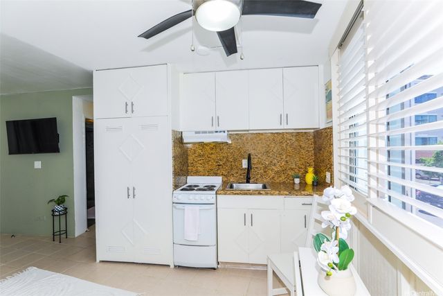 1139 9th Avenue 202, Honolulu, HI 96816