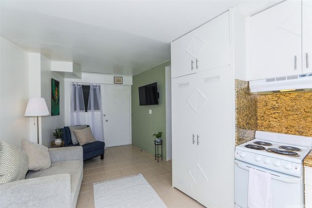 1139 9th Avenue 202, Honolulu, HI 96816