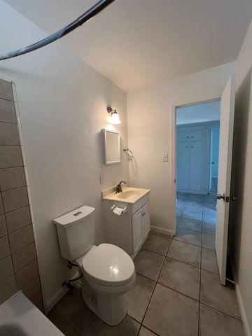 2960 Rocky Ln, Riverbank, CA 95367