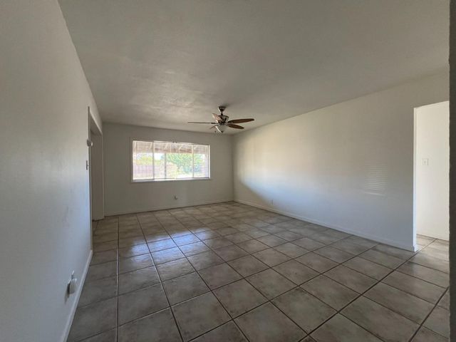 2960 Rocky Ln, Riverbank, CA 95367