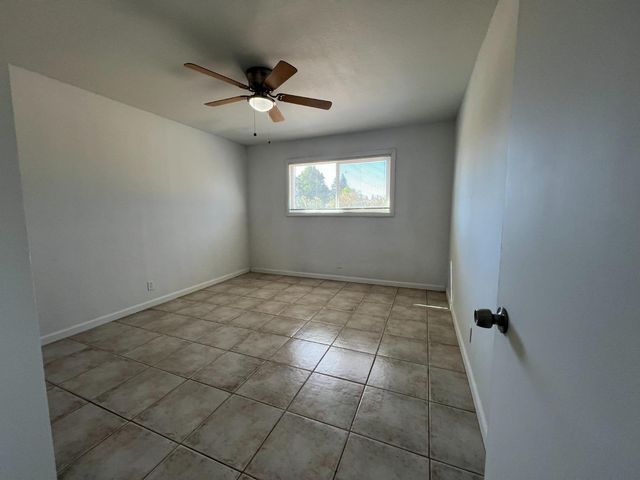 2960 Rocky Ln, Riverbank, CA 95367