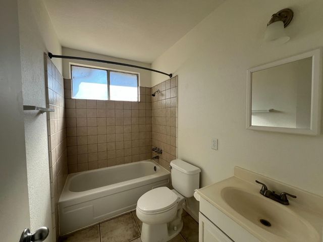 2960 Rocky Ln, Riverbank, CA 95367