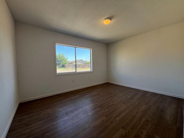 2960 Rocky Ln, Riverbank, CA 95367