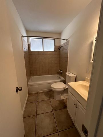 2960 Rocky Ln, Riverbank, CA 95367