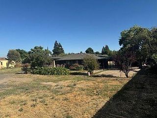 2960 Rocky Ln, Riverbank, CA 95367
