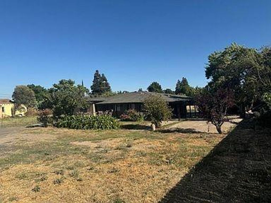 2960 Rocky Ln, Riverbank, CA 95367
