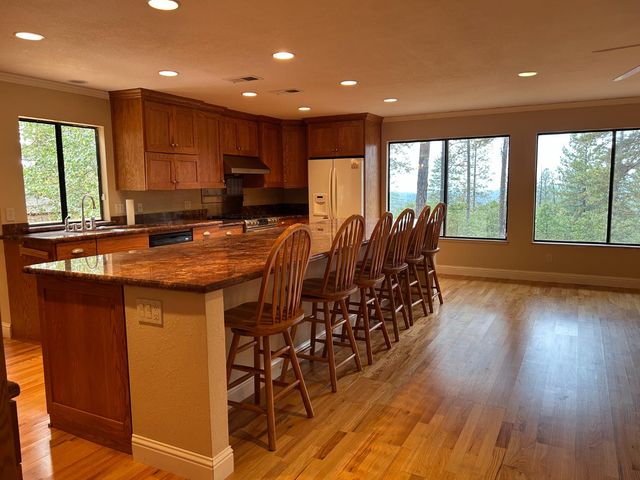 17151 Mountain View Drive, Applegate, CA 95703