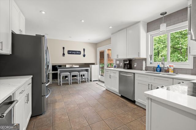 9040 Ruby Lane, Gainesville, GA 30506