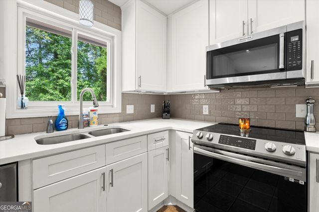 9040 Ruby Lane, Gainesville, GA 30506