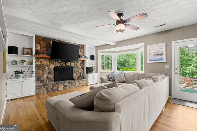 9040 Ruby Lane, Gainesville, GA 30506