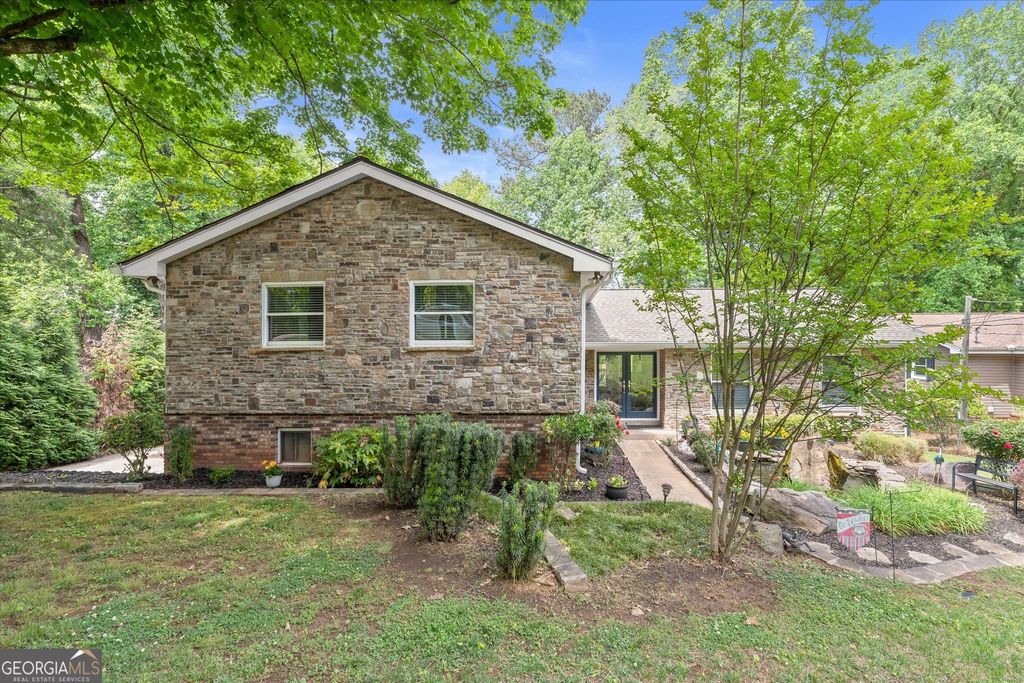 9040 Ruby Lane, Gainesville, GA 30506
