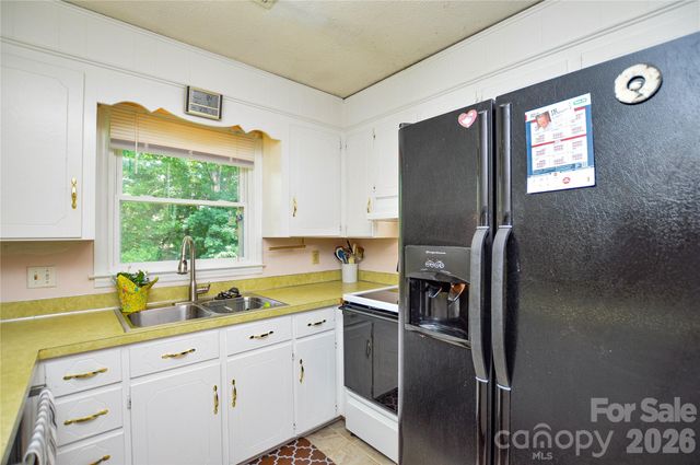 518 Vinecrest Drive, Matthews, NC 28105