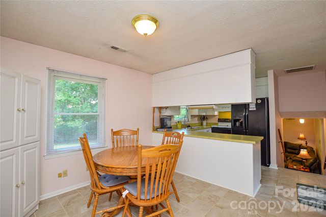 518 Vinecrest Drive, Matthews, NC 28105