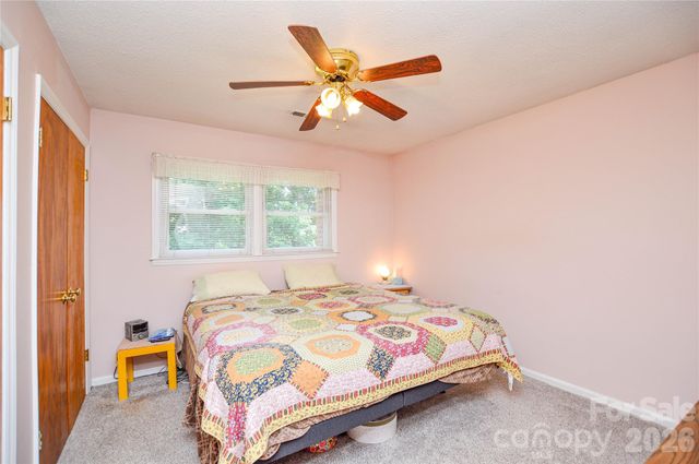 518 Vinecrest Drive, Matthews, NC 28105