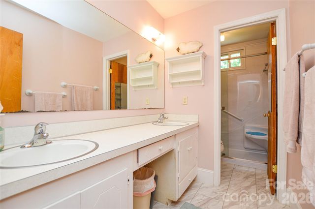 518 Vinecrest Drive, Matthews, NC 28105