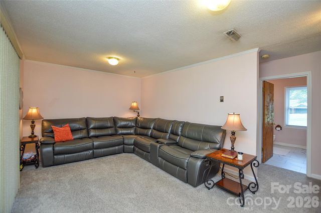 518 Vinecrest Drive, Matthews, NC 28105
