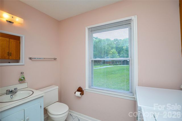 518 Vinecrest Drive, Matthews, NC 28105