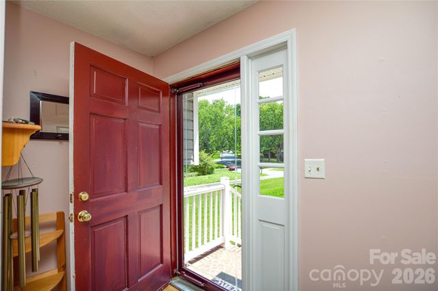 518 Vinecrest Drive, Matthews, NC 28105