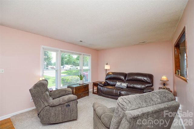 518 Vinecrest Drive, Matthews, NC 28105