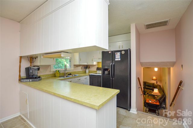 518 Vinecrest Drive, Matthews, NC 28105