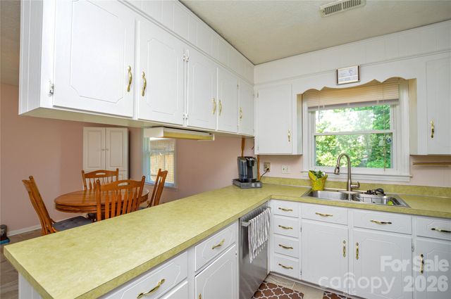 518 Vinecrest Drive, Matthews, NC 28105