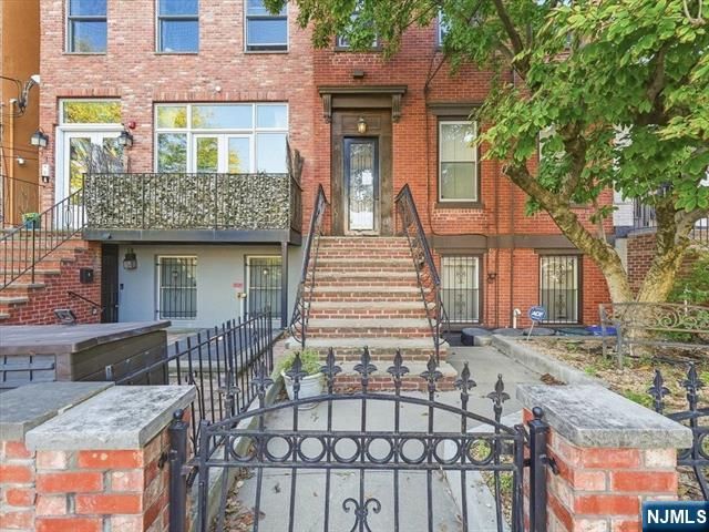 35 Waverly Street 3, Jersey City, NJ 07306