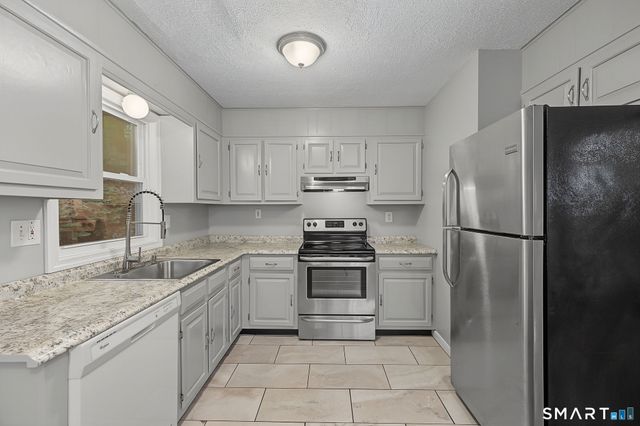 6 Irving Place 3C, Danbury, CT 06810