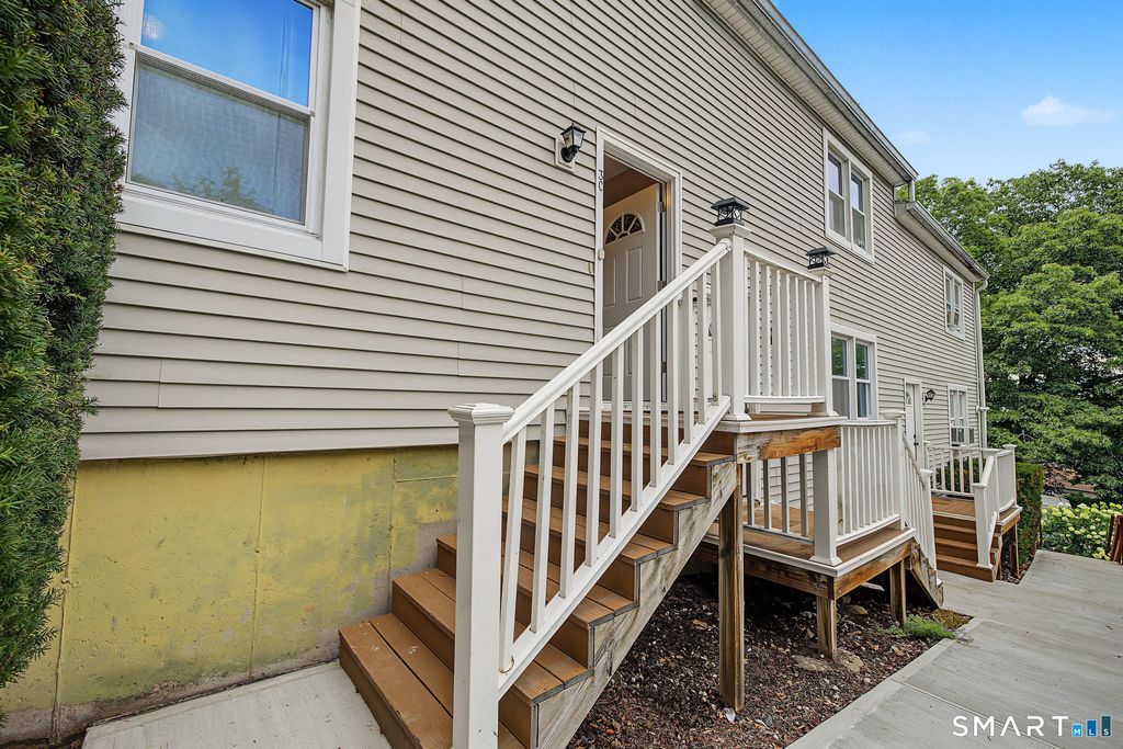 6 Irving Place 3C, Danbury, CT 06810